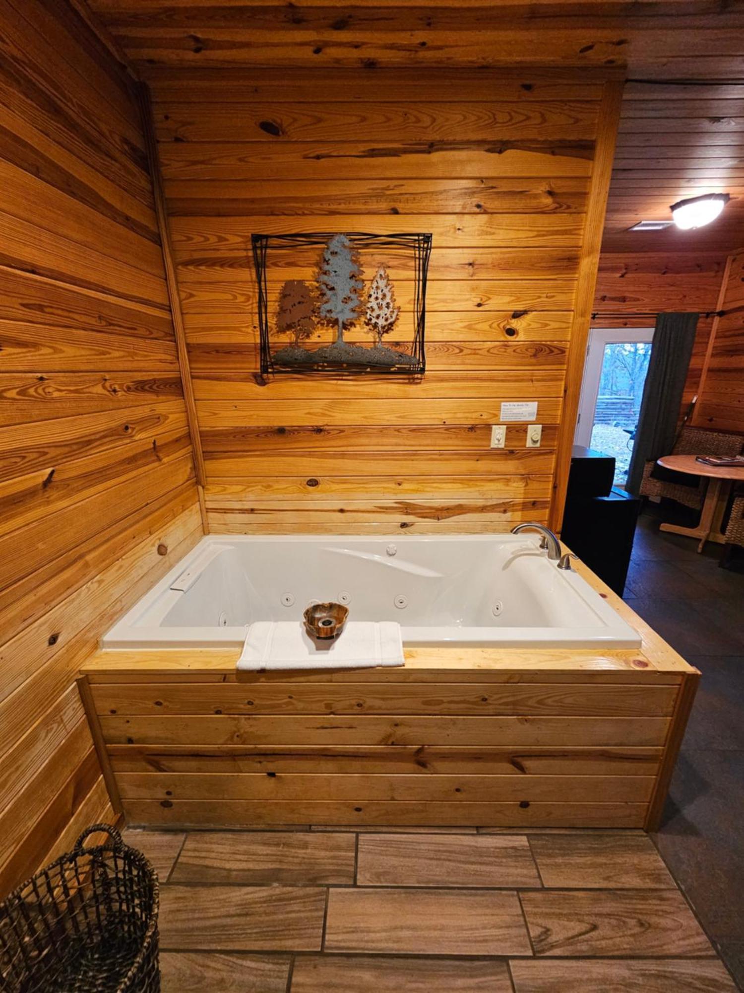 5 Min To Beaver Lake-King Bed-Fire Pit-Jetted Tub #1 Eureka Springs Exterior photo